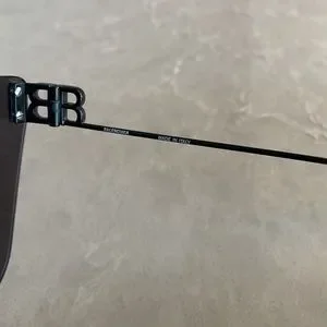 Balenciaga The “everyday” all black rimless Cat Eye sunglasses with box & cloth Balenciaga | Accessories | Balenciaga The Everyday All Black  main image 3